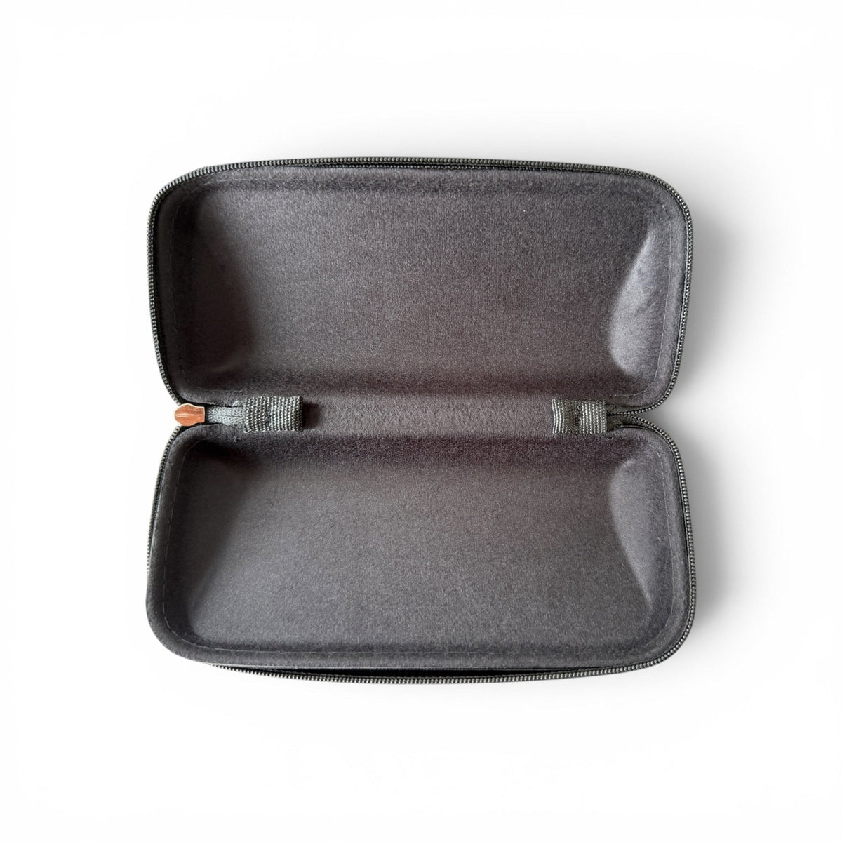 Estuche rígido con cremallera para gafas de sol